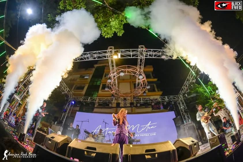 Antara Mitra Live at Beleghata — event photograph 2