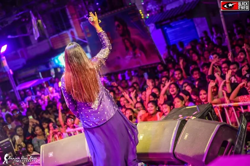 Antara Mitra Live at Beleghata — event photograph 3