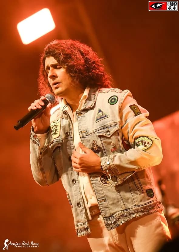 Sonu Nigam performing at a BlackEyed event