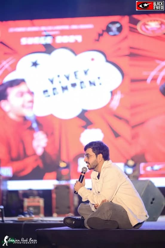 Vivek Samtani performing at a BlackEyed event