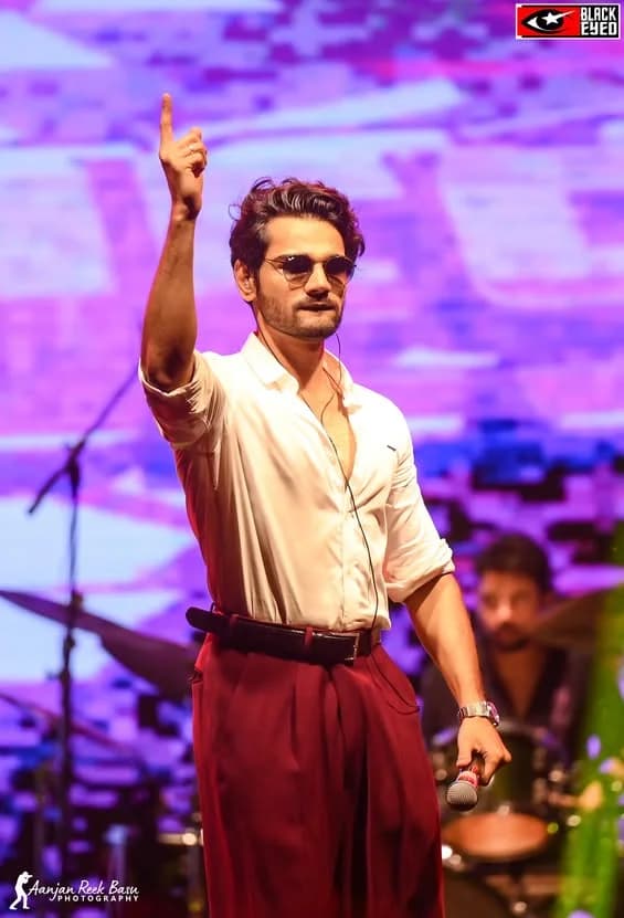 Yasser Desai performing at a BlackEyed event