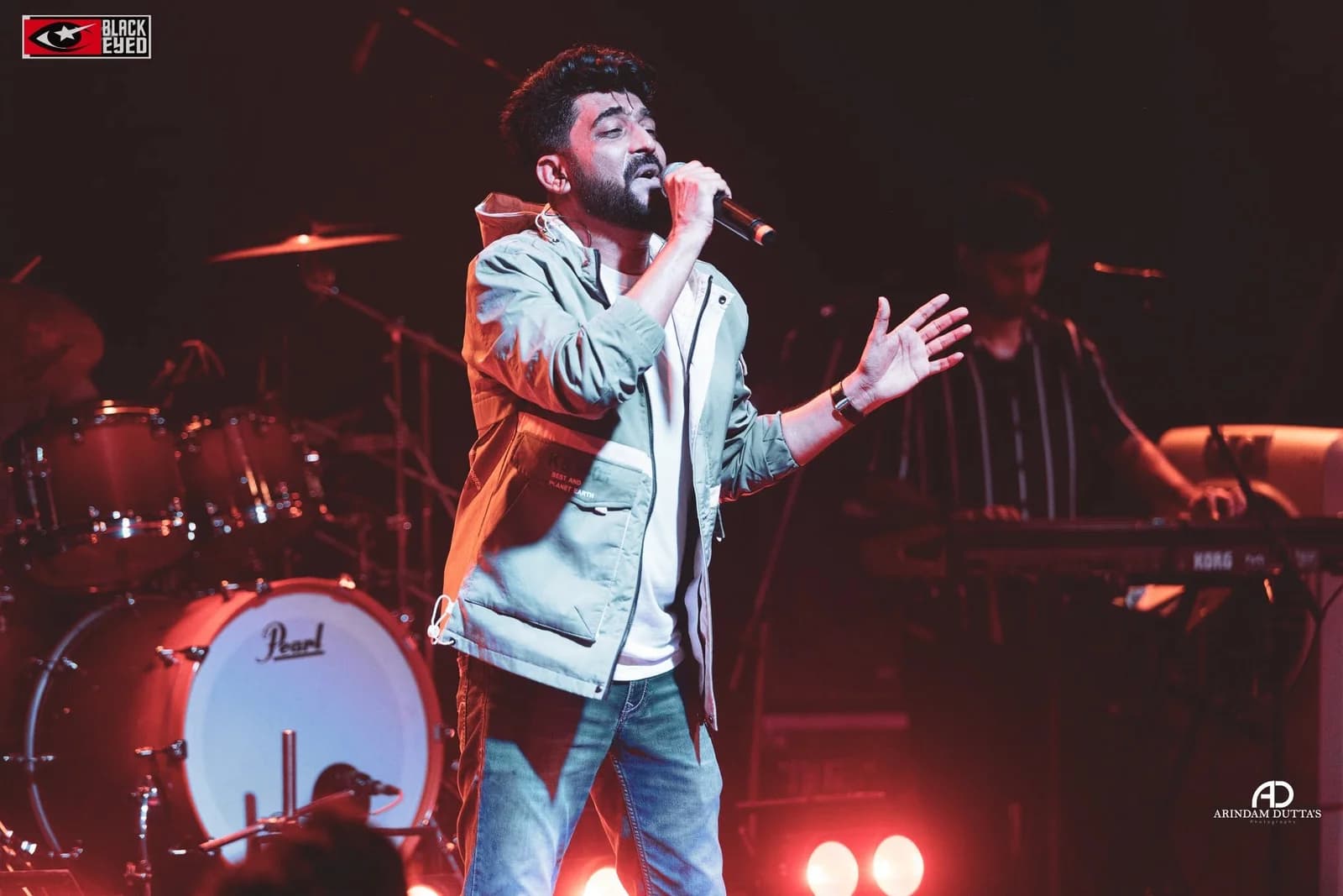 Mohammed Irfan performing at a BlackEyed event