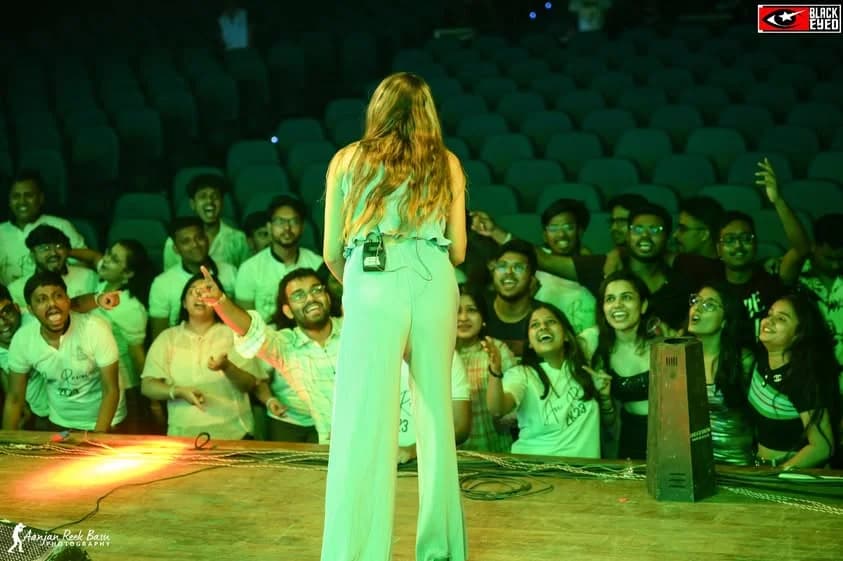 Aakanksha Sharma Live at College of Medicine & JNM Hospital — event photograph 11