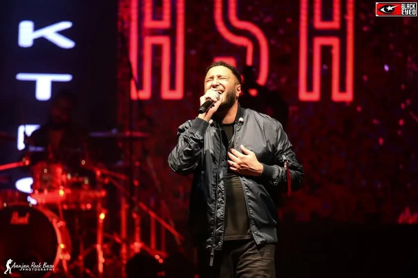 Ash King performing at a BlackEyed event