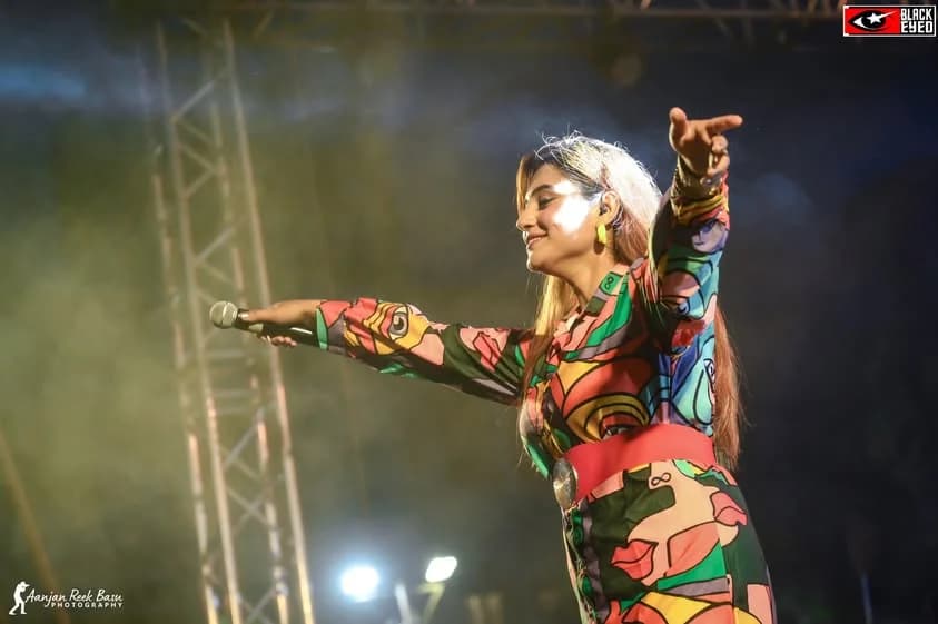 Trissha Chatterjee performing at a BlackEyed event