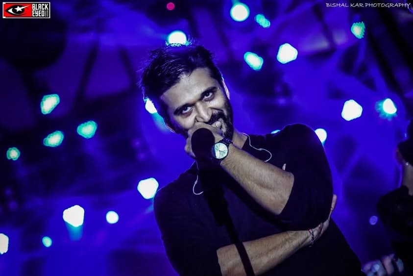 Amit Trivedi performing at a BlackEyed event