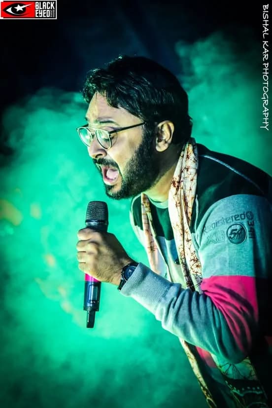 Arnab Dutta performing at a BlackEyed event