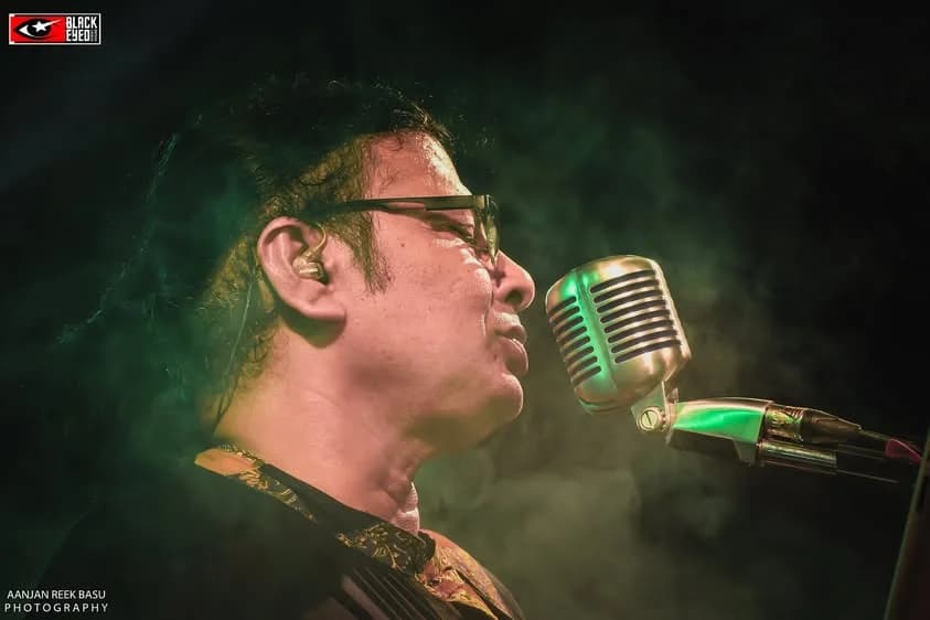 Surojit O Bondhura Live — event photograph 3