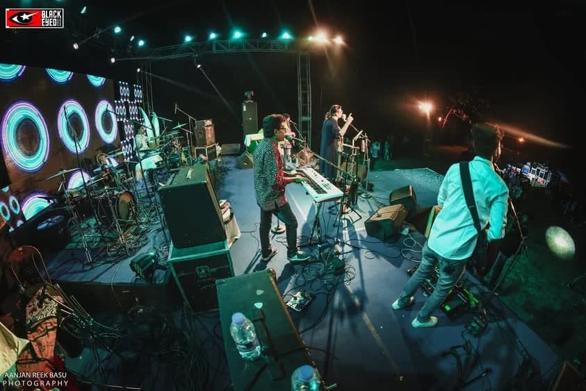 Surojit O Bondhura Live — event photograph 18