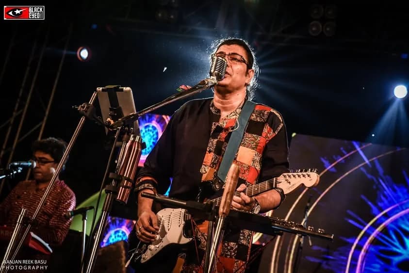 Surojit O Bondhura performing at a BlackEyed event