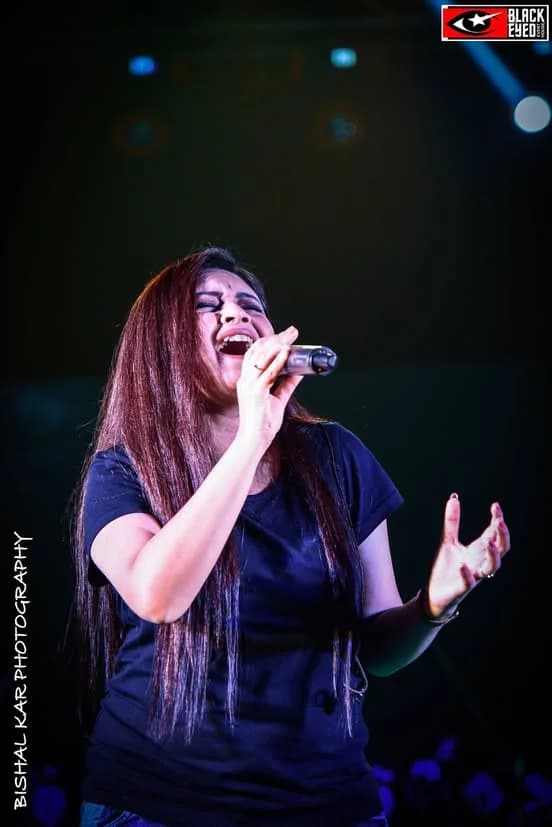 Prashmita Paul performing at a BlackEyed event