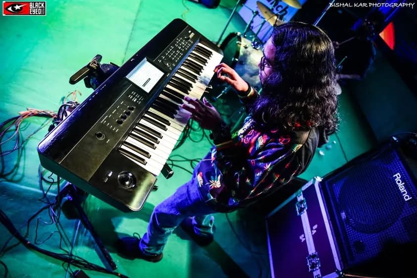 Prashmita Paul Live at Krishnanagar — event photograph 15