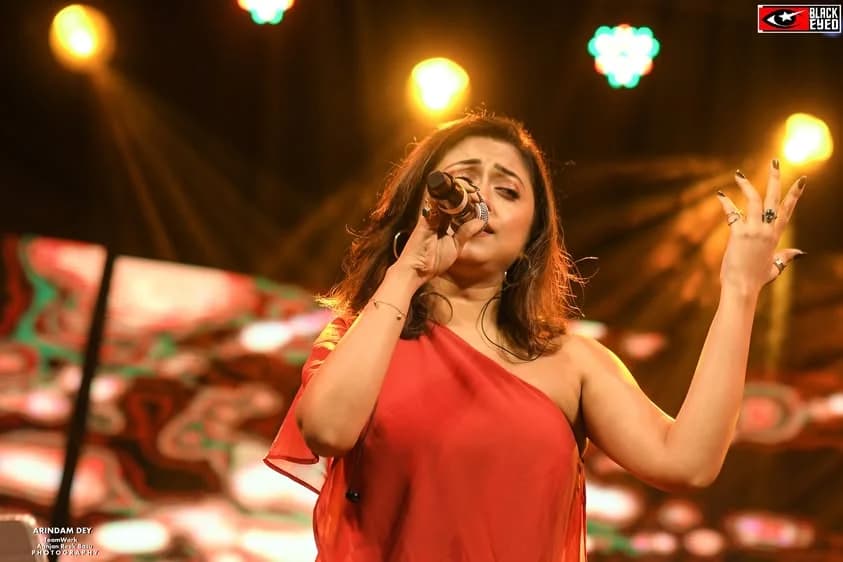 Samidh & Urvi LIVE — event photograph 4