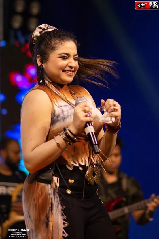 Vinod Rathod & Chandni Mukherjee LIVE — event photograph 4