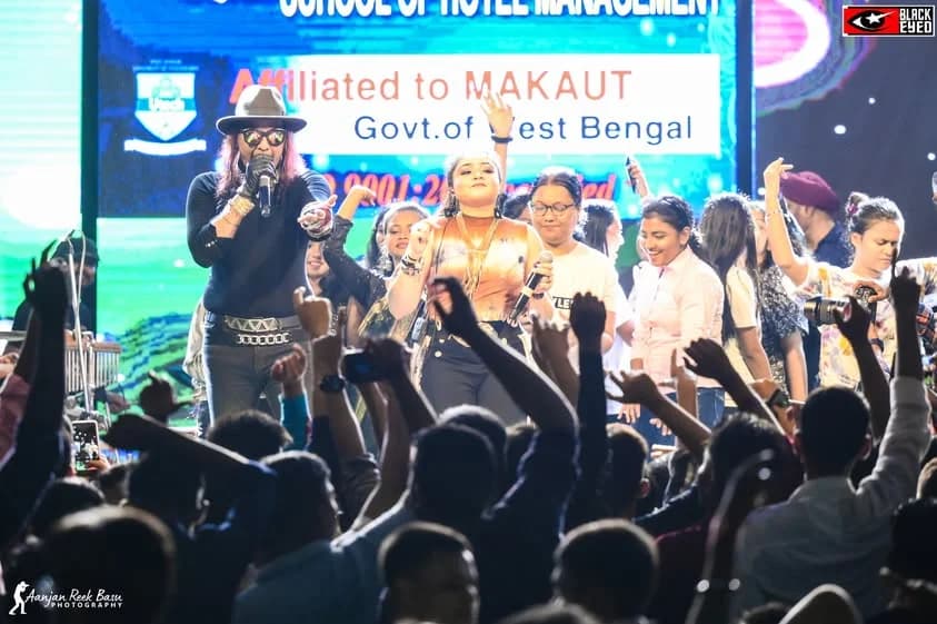 Vinod Rathod & Chandni Mukherjee LIVE — event photograph 6