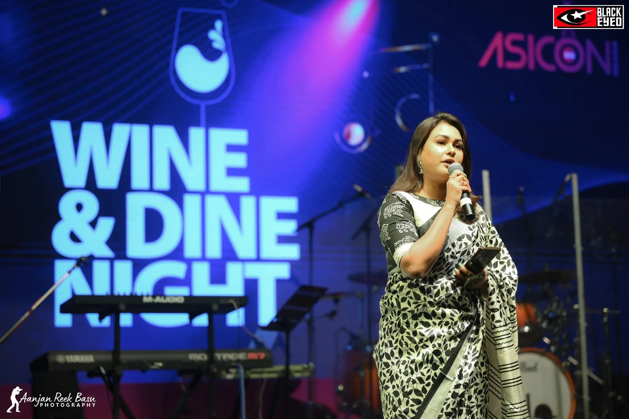 Neha Saha live performance — BlackEyed event photograph 687