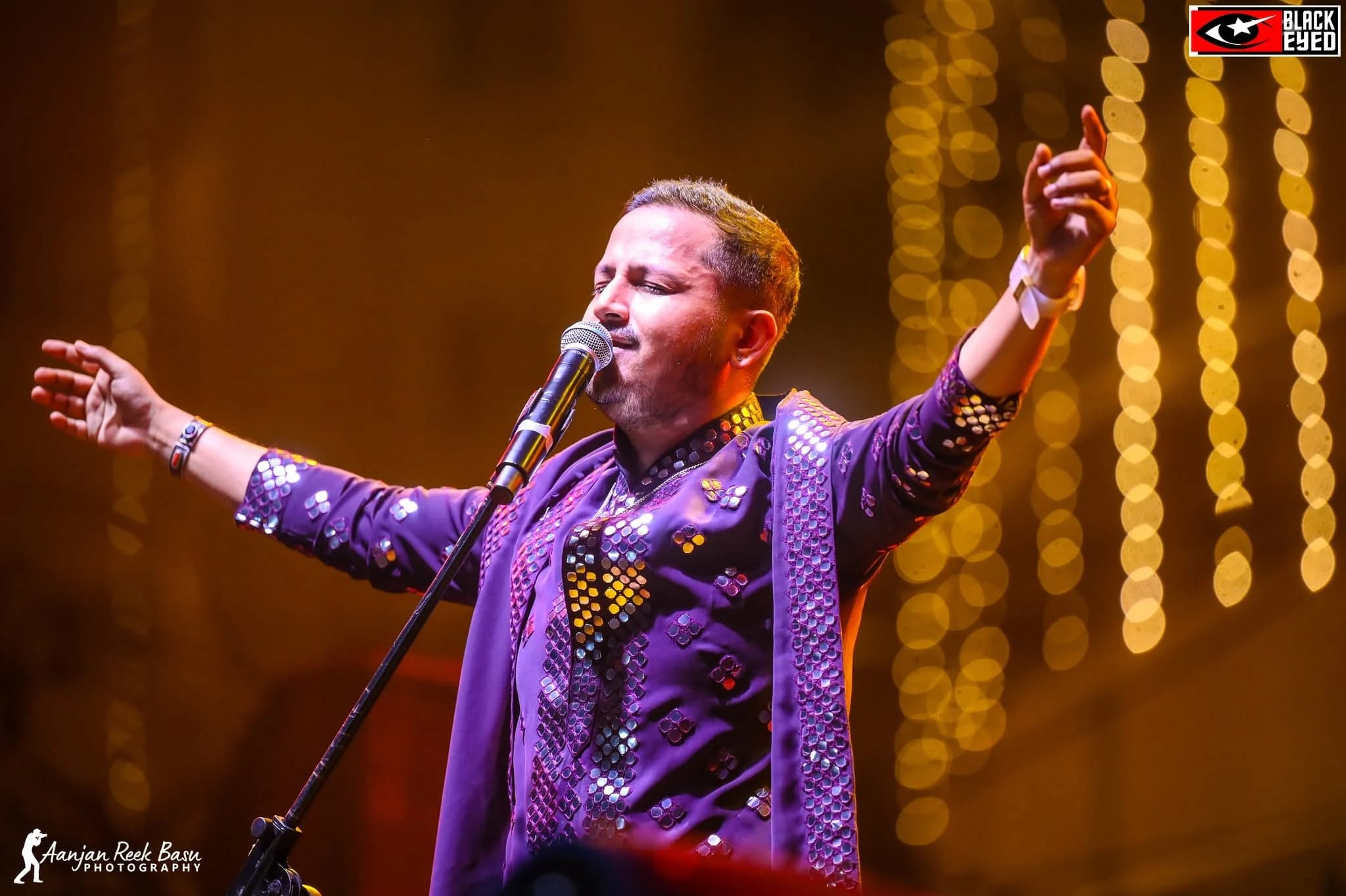 Humsufi performing at a BlackEyed event